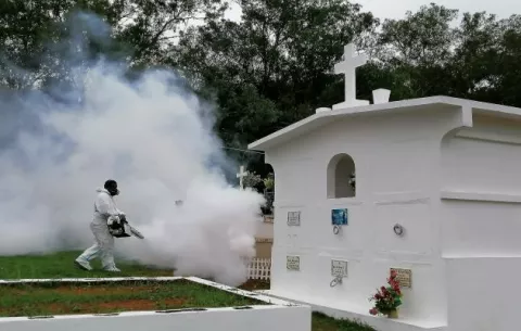 Inspeccionan los cementerios en Herrera ante la llegada de fiestas patrias