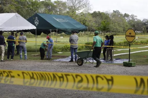 Exhuman más restos de víctimas de la invasión de Estados Unidos a Panamá en 1989