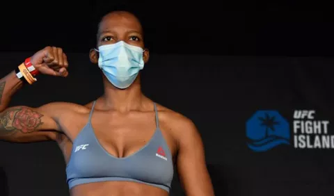 Joselyne 'La Pantera' Edwards cae ante  Jessica-Rose Clark  en Las Vegas