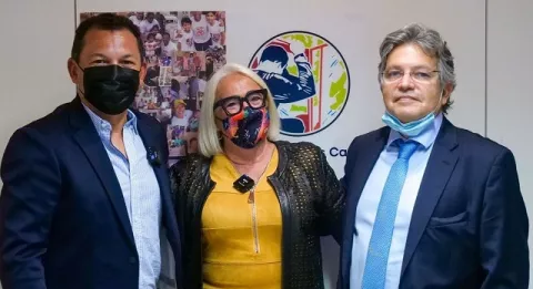 Luis Casis firma acuerdo que beneficiará a 30 niños con cardiopatías congénitas
