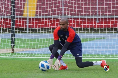 Luis 'Manota' Mejía pide jugar con 'inteligencia' contra Canadá