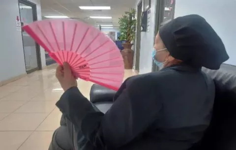 ¿Eres mujer, sufres de calor agobiante y tienes más de 45?, presta atención, la menopausia te coquetea