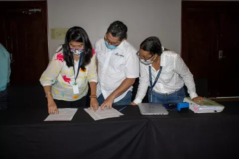 Trabajadores y la empresa PSA firman acuerdo laboral
