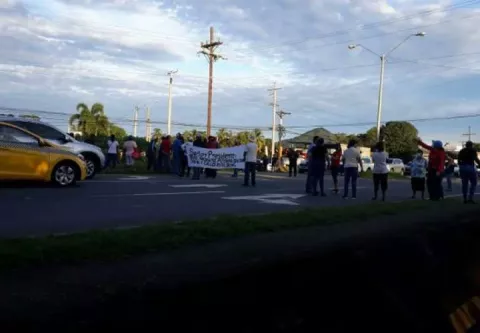 Natariegos cierran la vía Interamericana para exigir suministro de agua potable