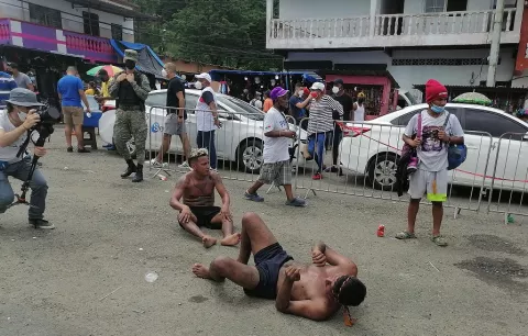 Algunos devotos llegan arrastrándose de espaldas a cumplir manda en Portobelo 