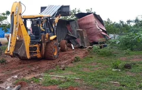 Desalojan a la fuerza a un grupo de invasores cerca del Hospital Nicolás Solano en La Chorrera