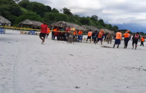 Recuperan el cadáver del joven que entró al mar para salvar a su madre