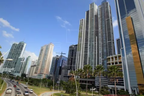 Panamá sigue en la 'lista negra' de paraísos fiscales de la Unión Europea