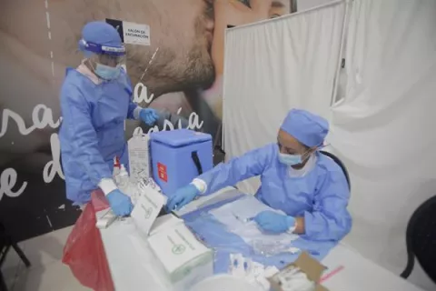 La pandemia sigue retrocediendo a nivel global, aunque no en Europa