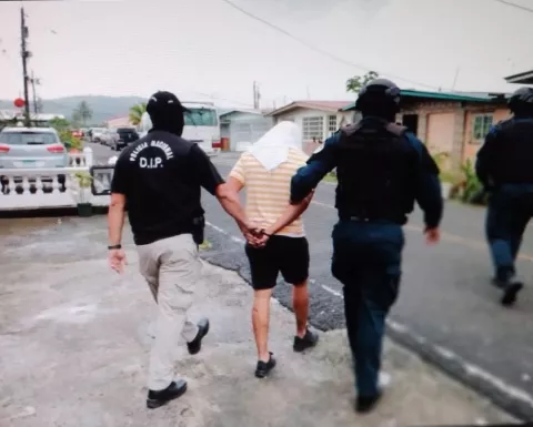 Miembros de la pandilla 'Los Pandas' son detenidos en la operación 'Caminante' en Colón 