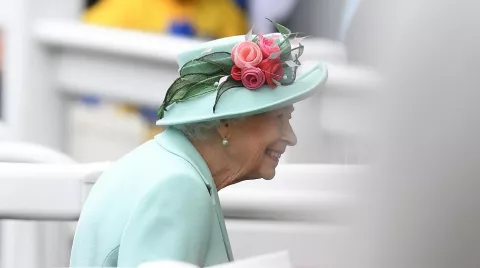 Isabel II cancela su viaje a Irlanda del Norte y descansará por consejo médico