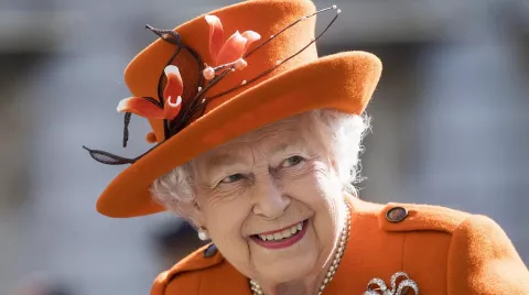 Isabel II rechaza el premio "Anciana del año" porque no se siente vieja