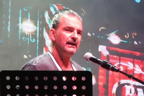 Ricardo Arjona publica 'Yo me vi', el primer sencillo de su disco 'Negro'