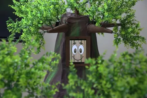'MyRot', el primer 'árbol robot' que ayuda a menores con autismo en Panamá