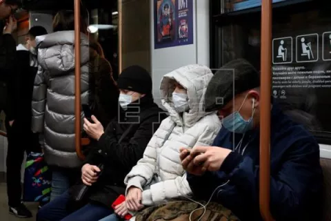 Rusia registra 1,106 fallecidos de covid-19, nuevo máximo diario