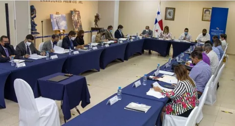 Instalan comisión para revisar salario mínimo 