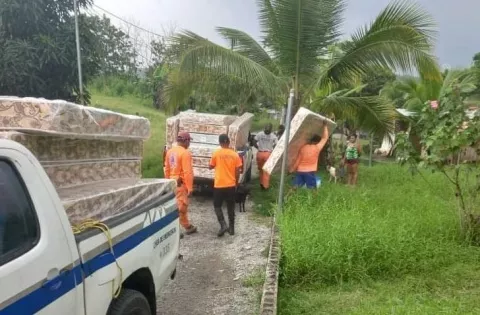 Llevan ayuda a familias afectadas por la crecida del río Bejucal en Nuevo San Juan, Colón 