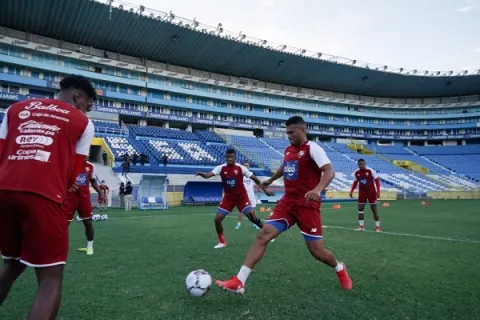 Panamá, inspirada por sacar un triunfo en el Cuscatlán contra El Salvador