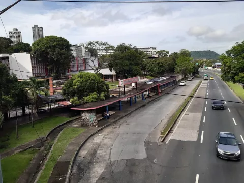 Gobierno promete a la Universidad de Panamá recursos para inversión