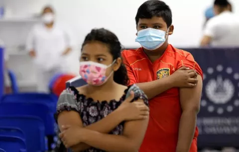 La OPS no cree que los niños sean un grupo prioritario para vacunar en América