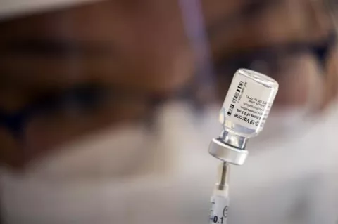 Pfizer pide a la FDA que autorice su vacuna para niños entre 5 y 11 años
