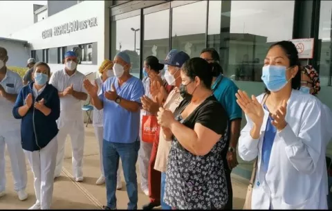 Personal del hospital Luis 'Chicho' Fábrega en Veraguas protesta exigiendo pagos pendientes e insumos