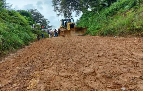 Aparatoso vuelco deja un muerto en la carretera en construcción rumbo a Mariato, Veraguas