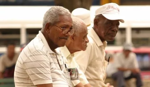 'Economía plateada' sería una opción para enfrentar la discriminación contra los adultos mayores en Panamá