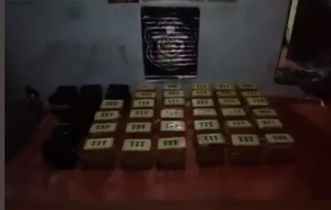 Desmantelan casa usada como centro de distribución y venta de drogas en el distrito de Antón