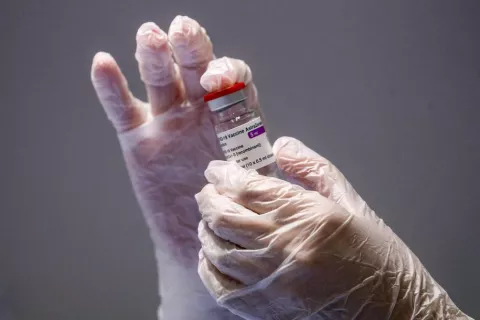 AstraZeneca: ¿Qué efectividad mantiene su vacuna y de qué dependerá la colocación de más dosis?