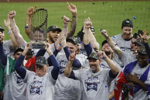 Bravos de Atlanta son los campeones; panameño obtiene su anillo de Serie Mundial