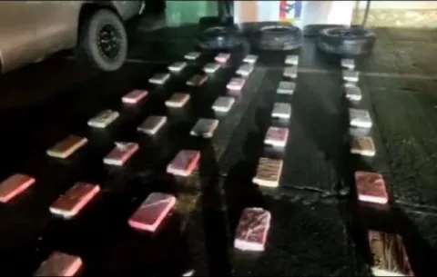 Caen dos panameños en el puesto de control de San Isidro en Chiriquí transportando 37 paquetes de drogas en tres llantas