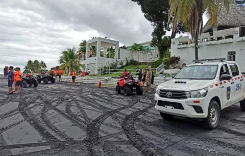 Recuperan el cuerpo sin vida de un bañista en el río Caimito y buscan a otro en la playa Coronado