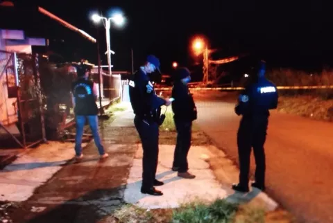 Detienen a presunto homicida de sus padres en el vehículo de las víctimas