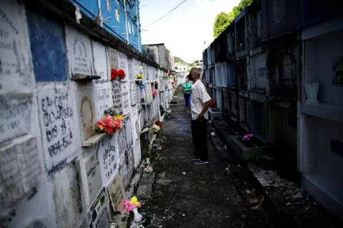 Panamá en otro Día de los Difuntos con poco público y una economía golpeada por la pandemia