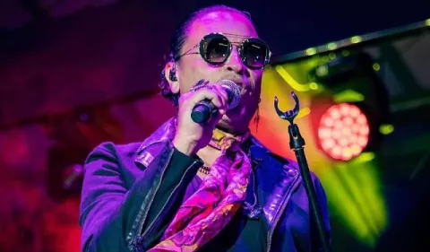 El puertorriqueño Elvis Crespo lanza el disco 'Multitudes'