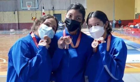 Espadistas logran  histórica medalla para la esgrima juvenil panameña