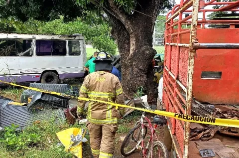 Explosión en taller de mecánica deja dos lesionados en La Arena de Chitré 