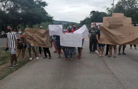Familias de Villa Mireya en Capira, rechazan cobro de intereses fijados por el BHN