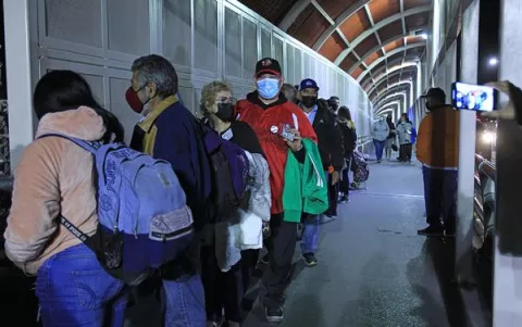 La apertura de la frontera México-Estados Unidos reactiva el comercio y une familias
