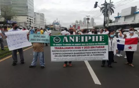 Funcionarios presionan al Gobierno,  exigen el pago de bonos navideños
