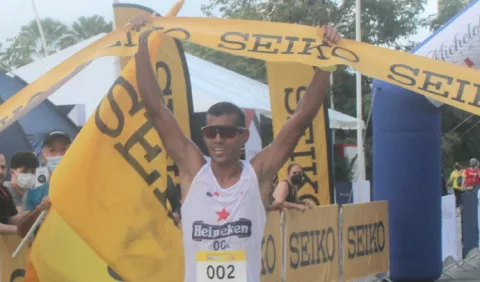 Jorge Castelblanco conquista la Maratón de Panamá con nuevo récord incluido
