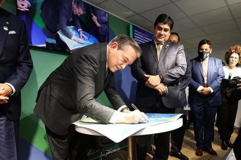 Laurentino Cortizo firma Declaración para la conservación de especies del Corredor Marino del Pacífico Este Tropical