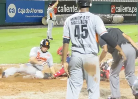 Los Santos recorta a Panamá Metro; Chiriquí blanquea a Bocas del Toro en las semifinales del béisbol mayor