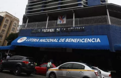 Empleados de la Lotería Nacional de Beneficencia exigen el pago de bonificaciones