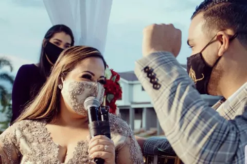 Kathy Phillips sobre su primer aniversario de casada con Luiggi: 'Siempre juntos hasta el final'