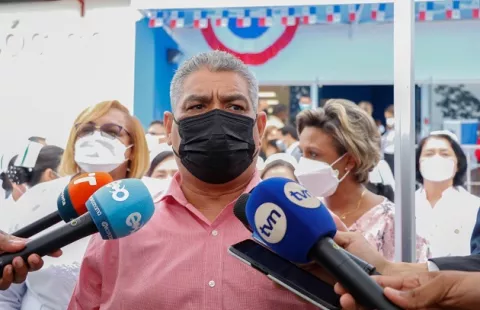 Todos con mascarillas para las festividades de Navidad y Año Nuevo en Panamá