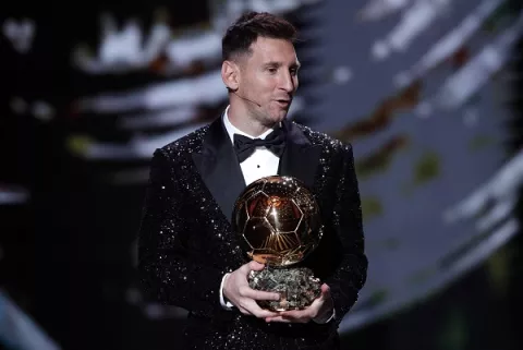 Messi, levanta su séptimo Balón de Oro 