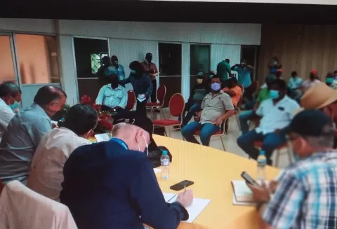 Productores veragüenses solicitan al Mida entrar a Merca Panamá