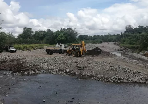 Trabajos de dragado y canalización realizan en el río Gariché de Bugaba